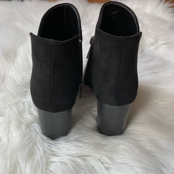 π Aubrey - Black Ankle Booties - Picture 5 of 5
